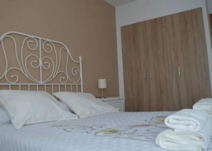 Turistico Faro De Luno 公寓